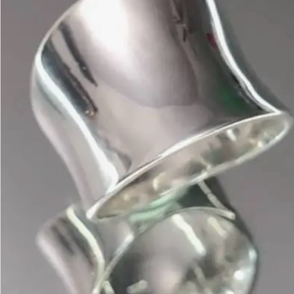 New! Concave Silver Tone Ring - Picture 4 of 6